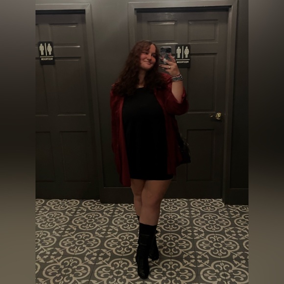 Meet your Posher, Dominique - Picture 1 of 1